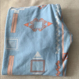 New! Girl’s Lularoe Aztec print light blue leggings S/M